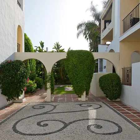 蓝湾巴努斯酒店 酒店 4*